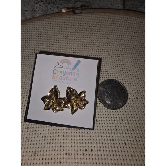 VTG Avon Pierced Earrings GoldTone Maple Leaf and Berries Autumn Fall Harvest - Picture 2 of 2